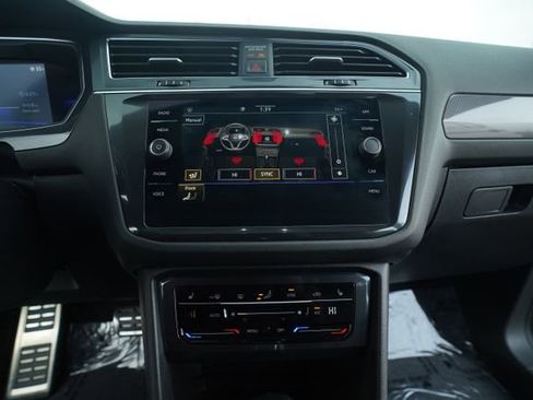 Used 2023 Volkswagen Tiguan SE R-Line image 29