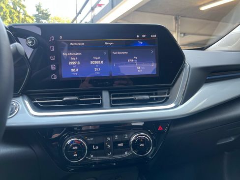 Used 2025 Chevrolet Trax LT w/ LT Convenience Package FWD image 20