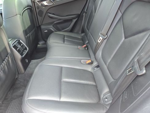Used 2020 Porsche Macan AWD/4WD image 18