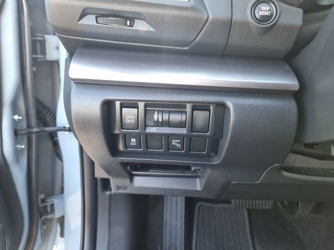 Used 2019 Subaru Crosstrek 2.0i Limited w/ Moonroof Package w/Navigation AWD/4WD image 23