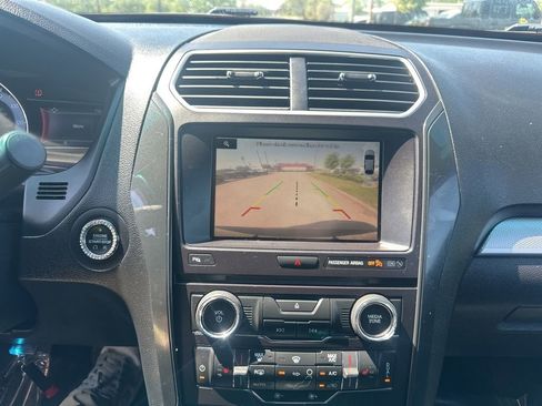 Used 2016 Ford Explorer XLT w/ Equipment Group 202A AWD/4WD image 10