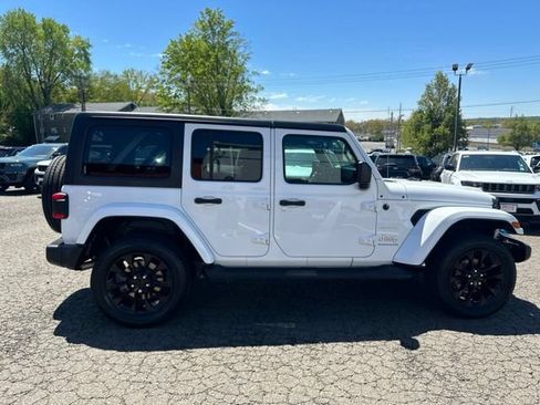 Used 2023 Jeep Wrangler Unlimited Sahara w/ Cold Weather Group AWD/4WD image 8