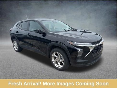 Used 2024 Chevrolet Trax LS w/ LS Convenience Package FWD image 1