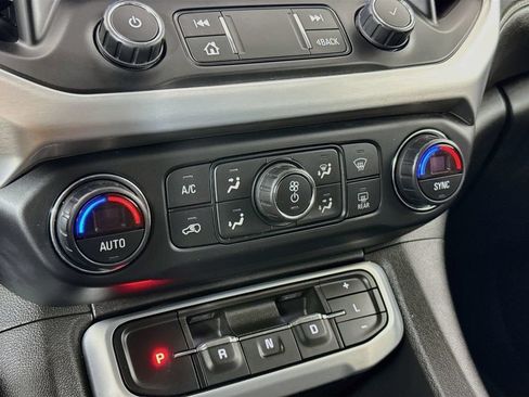 Used 2021 GMC Acadia SLT w/ Technology Package AWD/4WD image 18