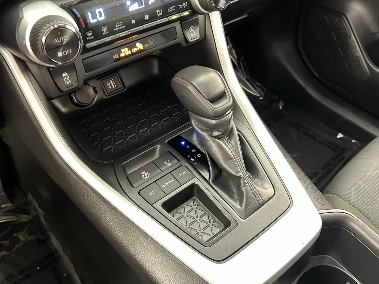 Used 2025 Toyota RAV4 XLE FWD image 16