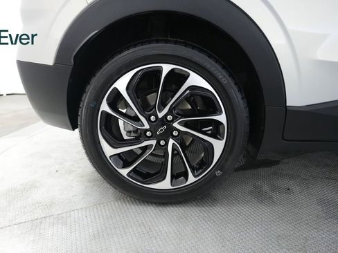 Used 2023 Chevrolet Bolt EUV Premier FWD image 22