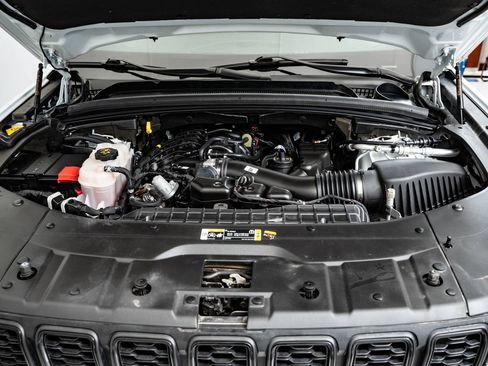 Used 2023 Jeep Grand Cherokee L Laredo AWD/4WD image 46