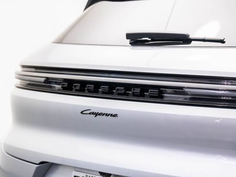 Certified 2024 Porsche Cayenne image 34