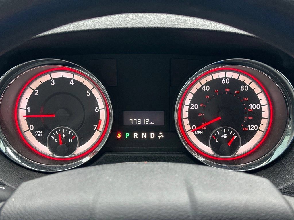 Used 2015 Dodge Grand Caravan SXT FWD image 27
