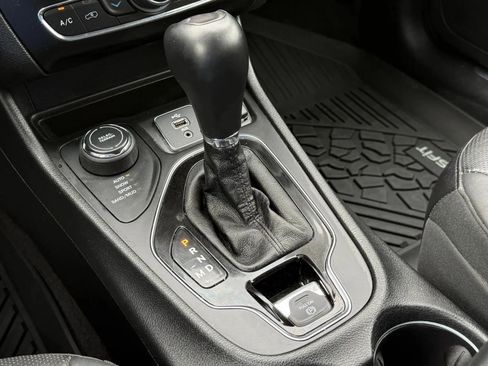 Used 2019 Jeep Cherokee Limited AWD/4WD image 27