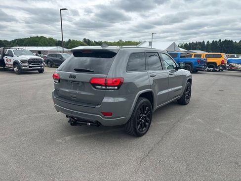 Used 2020 Jeep Grand Cherokee Altitude AWD/4WD image 3