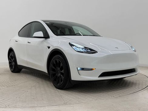 Used 2023 Tesla Model Y Long Range image 6