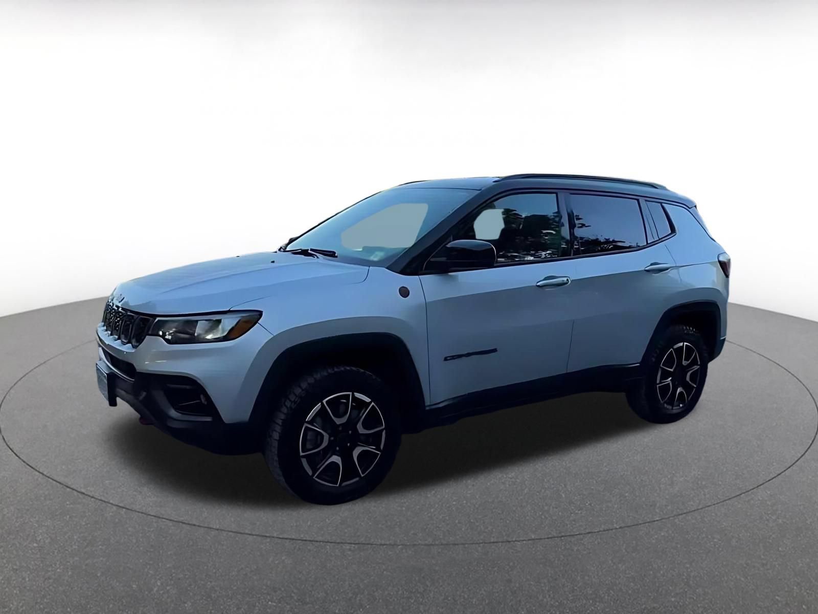 Used 2025 Jeep Compass Trailhawk AWD/4WD image 7