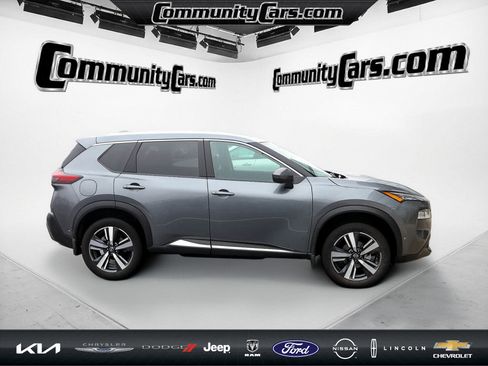 Used 2023 Nissan Rogue SL w/ SL Premium Package image 9