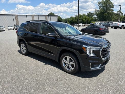Used 2022 GMC Terrain SLE w/ Driver Convenience Package AWD/4WD image 9