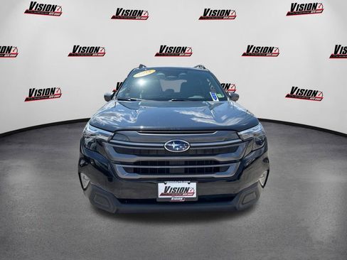Used 2025 Subaru Forester Premium AWD/4WD image 2