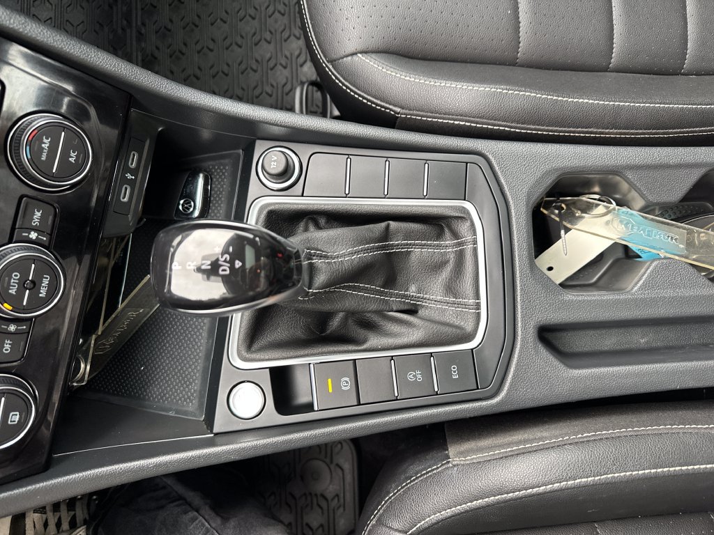 Certified 2024 Volkswagen Jetta SE w/ Panoramic Sunroof Package FWD image 18