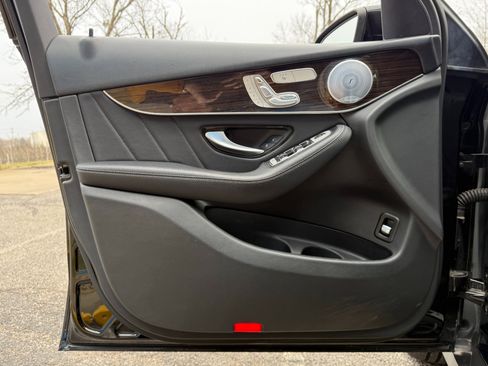 Used 2019 Mercedes-Benz GLC 300 4MATIC w/ AMG Line image 14