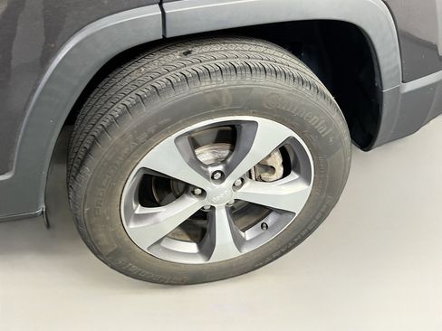Used 2022 Jeep Cherokee Limited AWD/4WD image 30