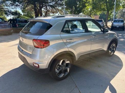 Used 2024 Hyundai Venue SEL FWD image 7