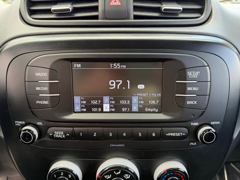Used 2018 Kia Soul FWD image 22