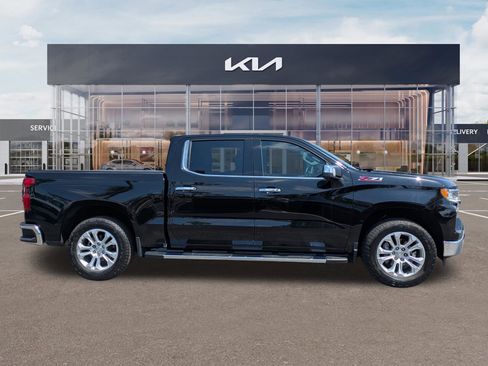 Used 2022 Chevrolet Silverado 1500 LTZ w/ Technology Package AWD/4WD image 3