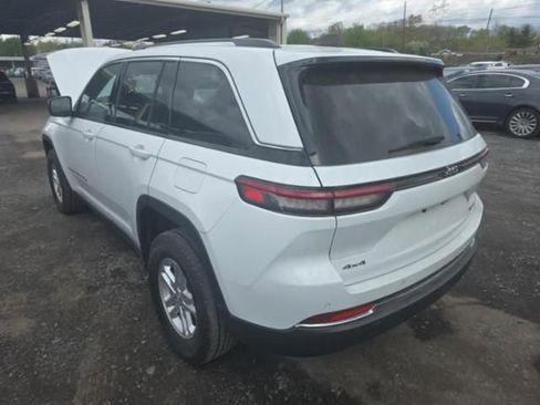 Used 2023 Jeep Grand Cherokee Laredo AWD/4WD image 3