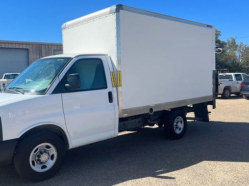 Used 2016 Chevrolet Express 3500 RWD image 1