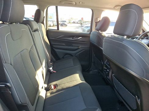 Certified 2023 Jeep Grand Cherokee Laredo image 15