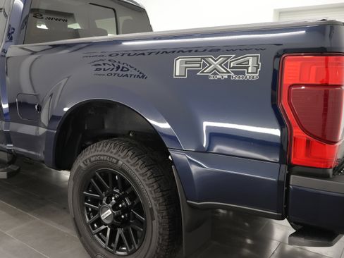 Used 2022 Ford F350 Lariat w/ Black Appearance Package AWD/4WD image 37