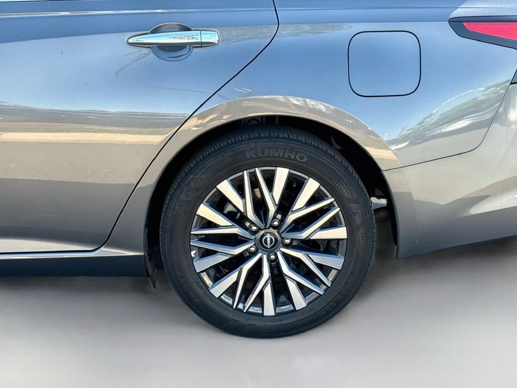 Used 2025 Nissan Altima 2.5 SV FWD image 31