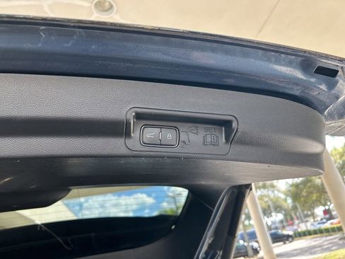 Used 2020 Ford Explorer XLT image 32