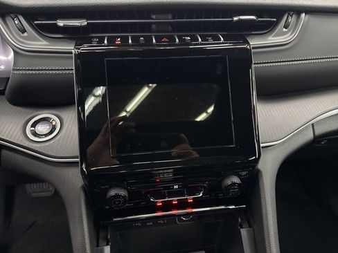 New 2025 Jeep Grand Cherokee L Laredo image 13