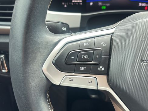 Used 2023 Volkswagen Atlas Cross Sport SE FWD image 22