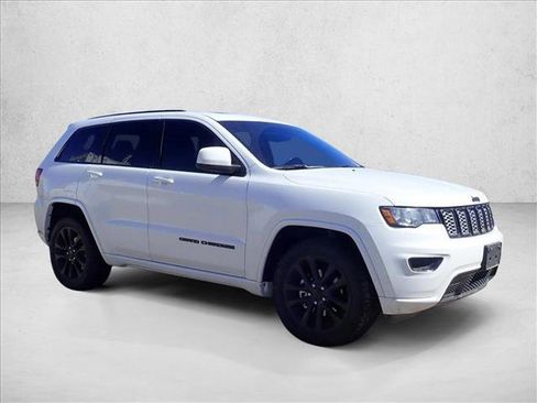 Used 2020 Jeep Grand Cherokee Altitude image 15