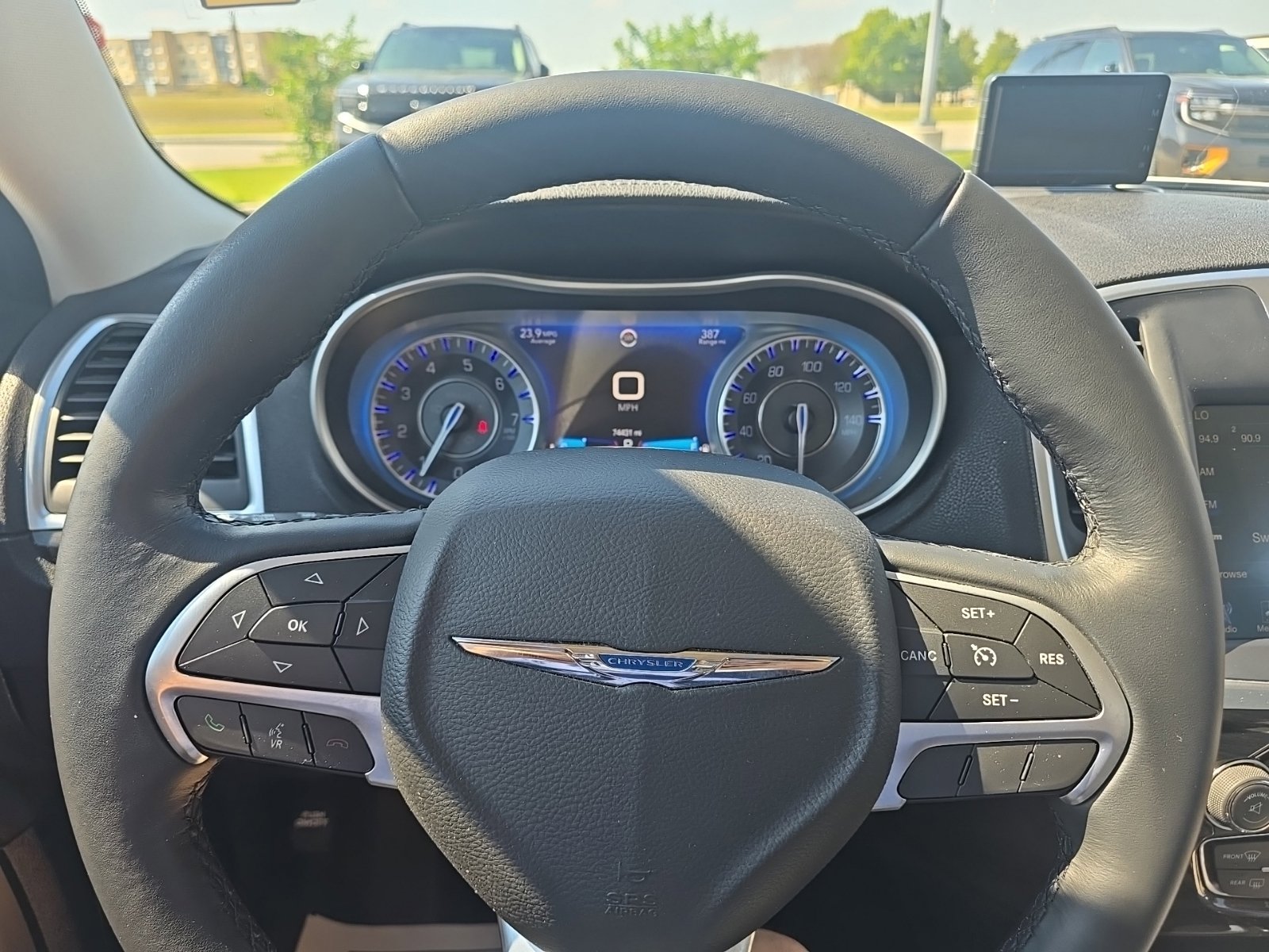 Used 2015 Chrysler 300 Limited RWD image 22