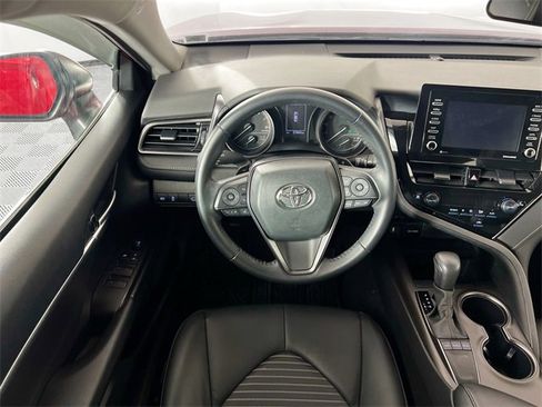 Used 2024 Toyota Camry SE image 20