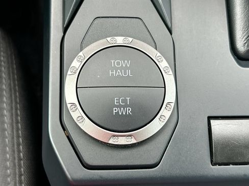 Used 2025 Toyota Tacoma SR5 RWD image 34