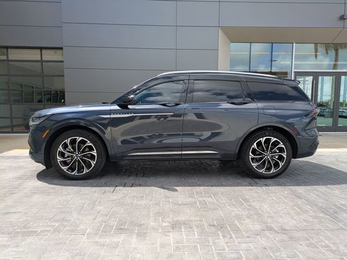 Used 2024 Lincoln Nautilus Reserve AWD/4WD image 8