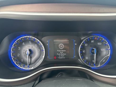 Used 2023 Chrysler Voyager LX FWD image 4