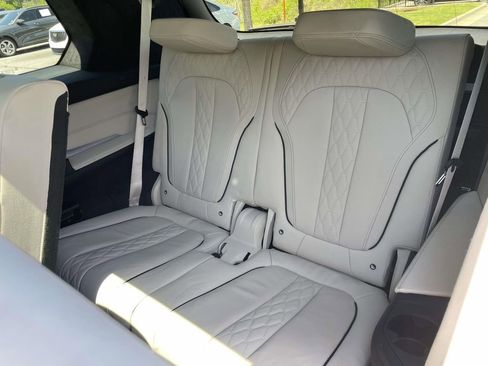 Used 2021 BMW X7 xDrive40i w/ M Sport Package AWD/4WD image 13
