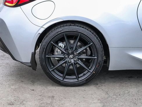 Used 2022 Toyota GR86 Premium w/ ALL Weather Mat Package (TMS) RWD image 12