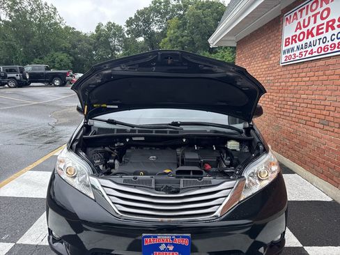 Used 2015 Toyota Sienna XLE AWD/4WD image 38