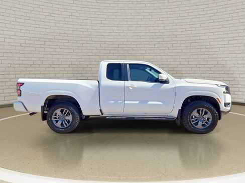 Certified 2025 Nissan Frontier SV RWD image 4
