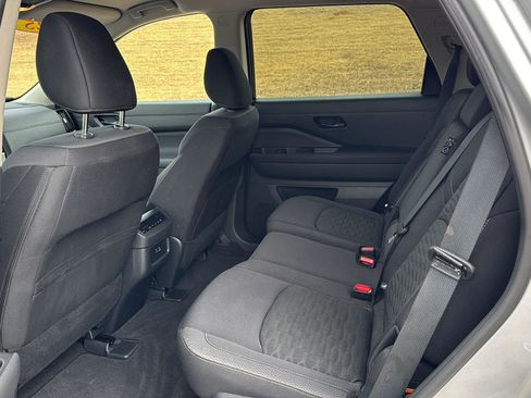 Used 2025 Nissan Pathfinder SV image 9