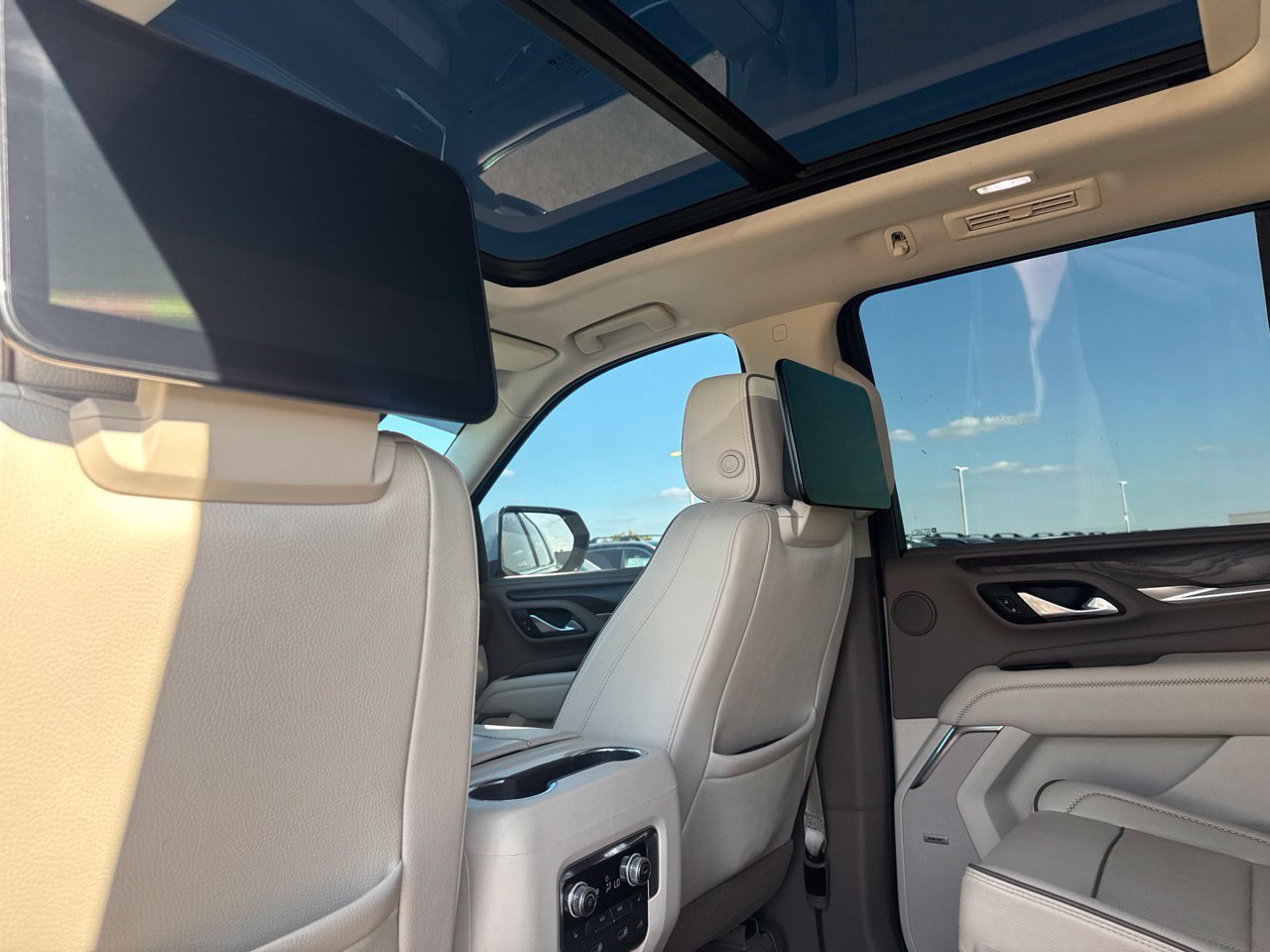 Used 2021 GMC Yukon Denali w/ LPO, Illumination Package AWD/4WD image 45