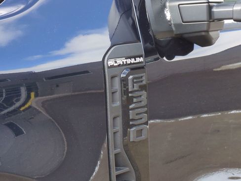 Used 2025 Ford F350 Platinum w/ FX4 Off-Road Package image 15