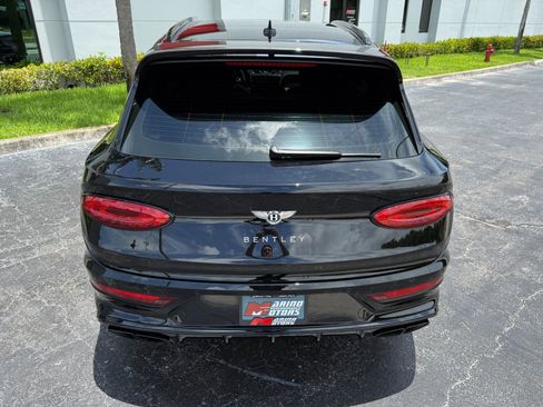 Used 2022 Bentley Bentayga AWD/4WD image 23