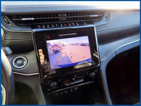 Used 2022 Jeep Grand Cherokee L Limited image 18