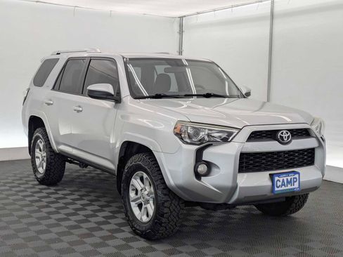 Used 2015 Toyota 4Runner SR5 AWD/4WD image 8